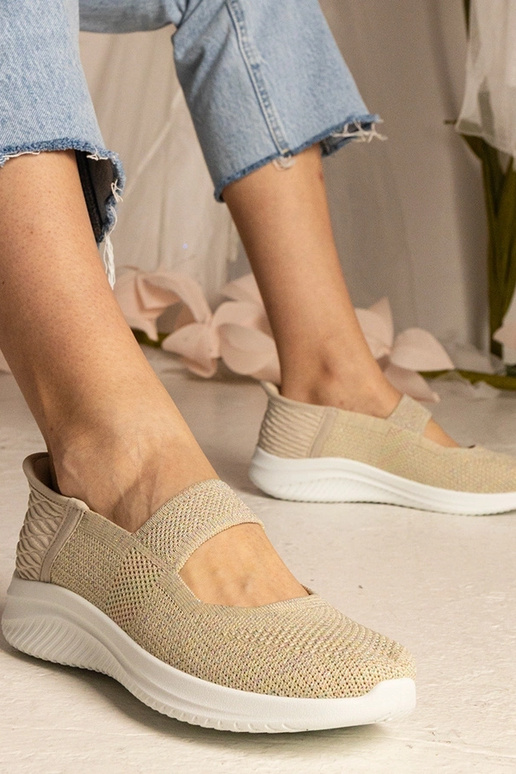 Baskets beiges avec semelle texturée... Baskets beiges avec semelle texturée...