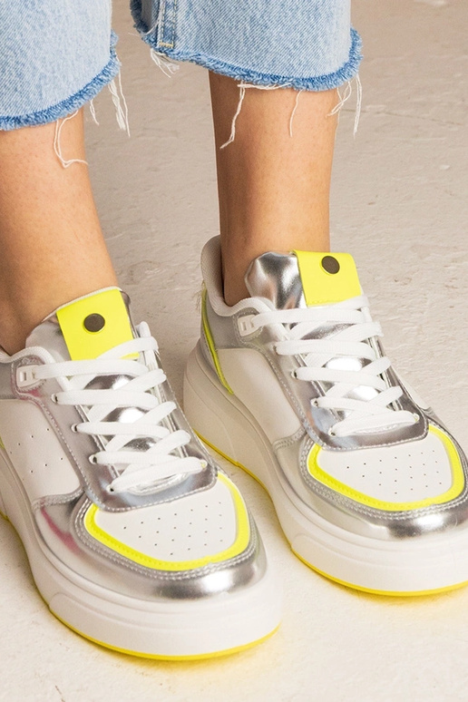 Baskets argentées pour femmes avec... Baskets argentées pour femmes avec...