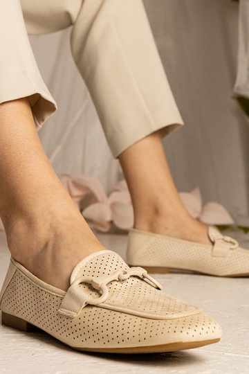 Mocassins aérés pour femmes avec décoration beige Mensory 2