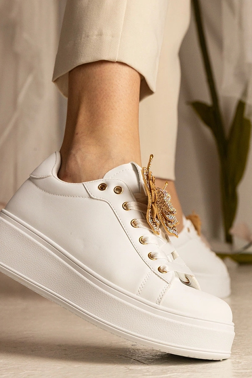 Baskets blanches avec un papillon en... Baskets blanches avec un papillon en...