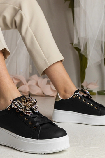 Baskets noires avec un...