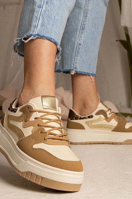 Baskets beiges sportives pour femmes... Baskets beiges sportives pour femmes...