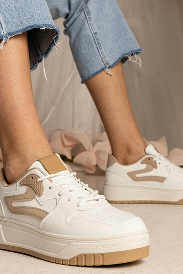 Baskets blanches sportives...