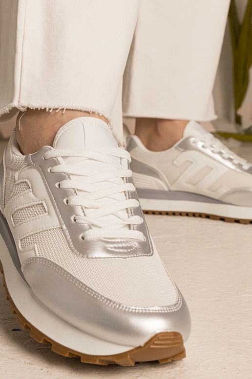 Baskets bicolores blanches et... Baskets bicolores blanches et...