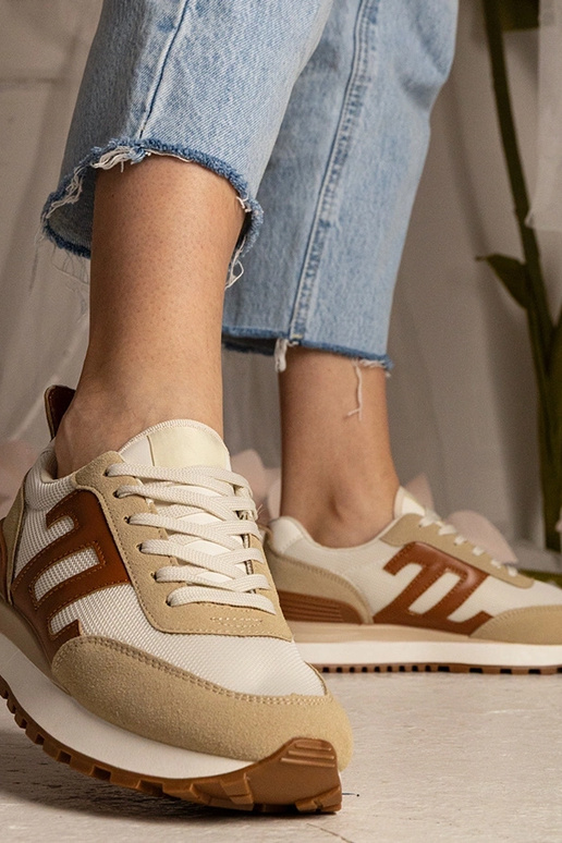 Baskets beiges sportives pour femmes... Baskets beiges sportives pour femmes...