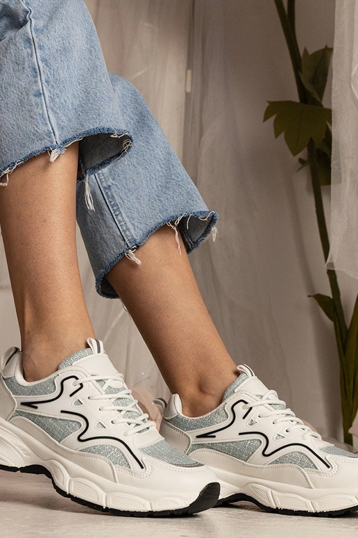 Baskets bicolores blanches et vertes... Baskets bicolores blanches et vertes...