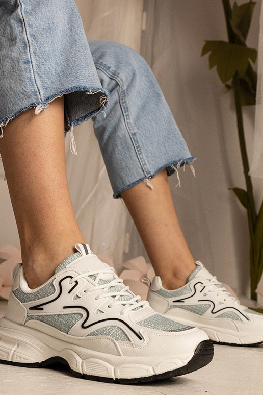 Baskets bicolores blanches et vertes... Baskets bicolores blanches et vertes...