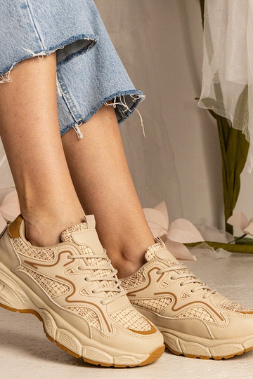 Baskets beiges sportives... 2