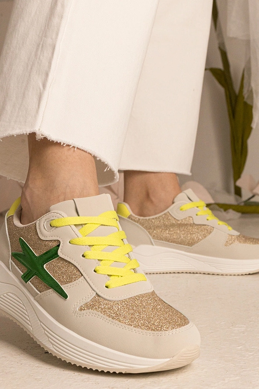 Baskets beiges sportives pour femmes... Baskets beiges sportives pour femmes...