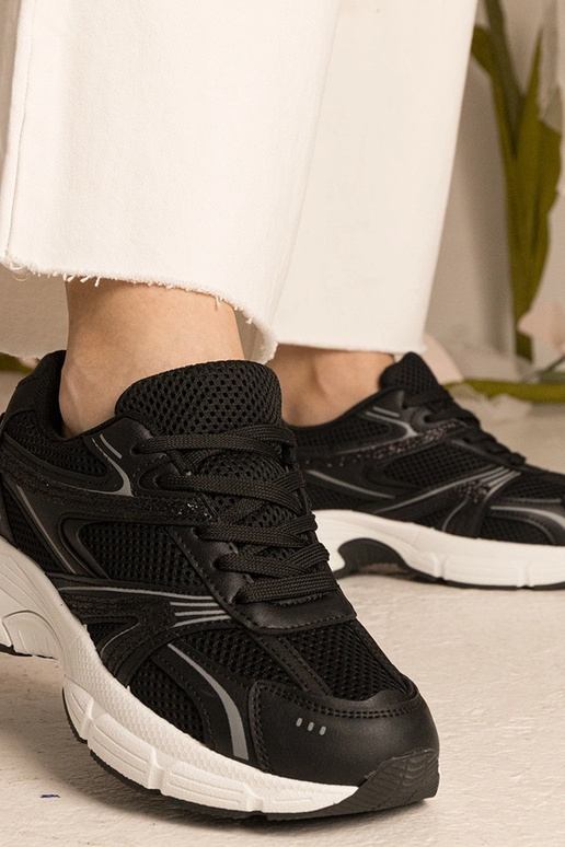 Baskets noires pour femmes sportives... Baskets noires pour femmes sportives...