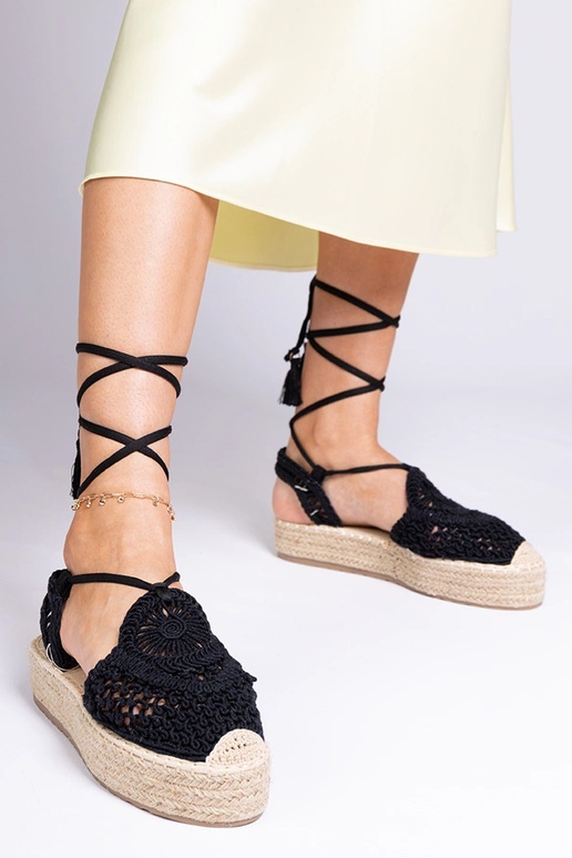 Sandales noires tressées à plateforme... Sandales noires tressées à plateforme...
