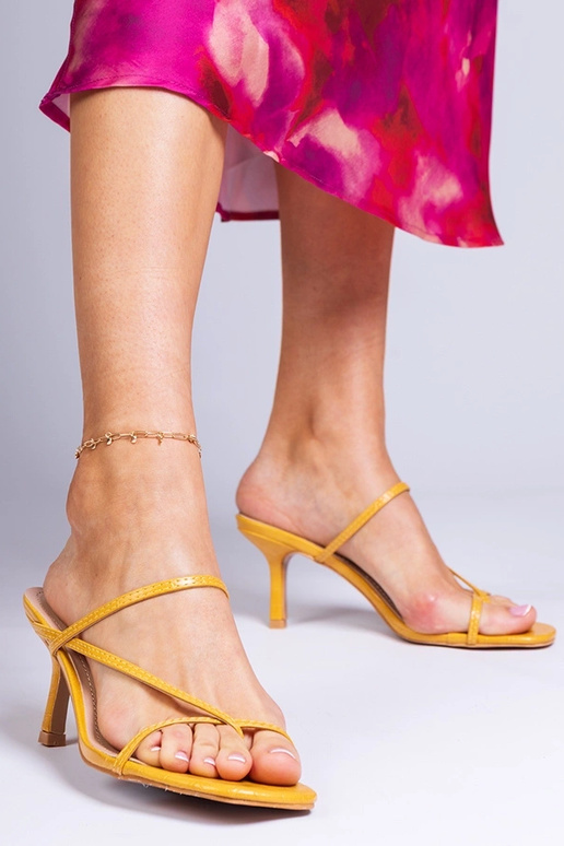 Chaussons élégants jaunes pour femmes...