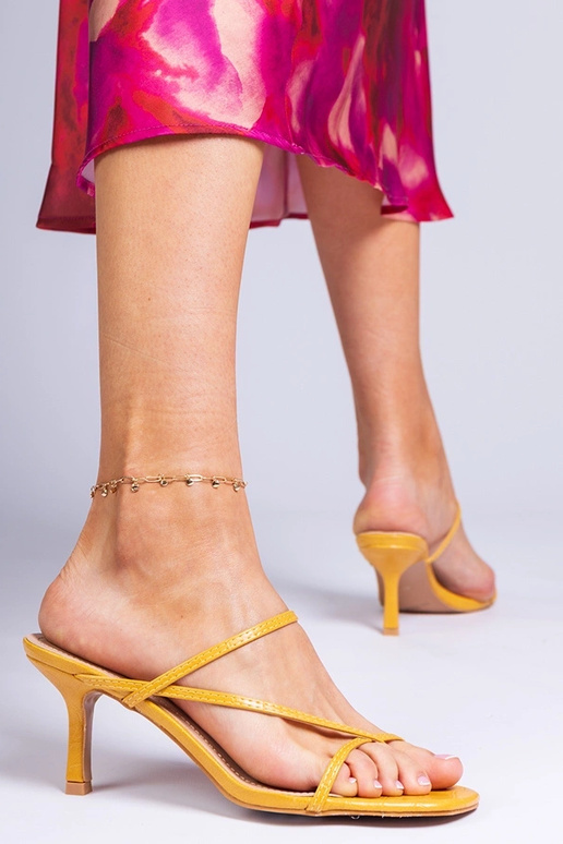 Chaussons élégants jaunes pour femmes...