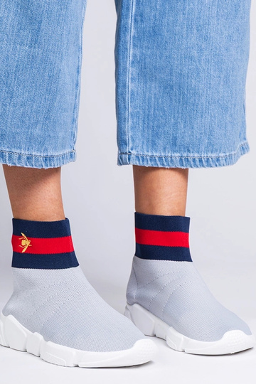 Baskets sportives grises...