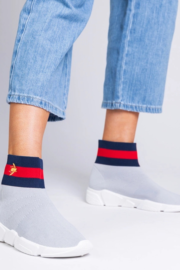 Baskets sportives grises... 2