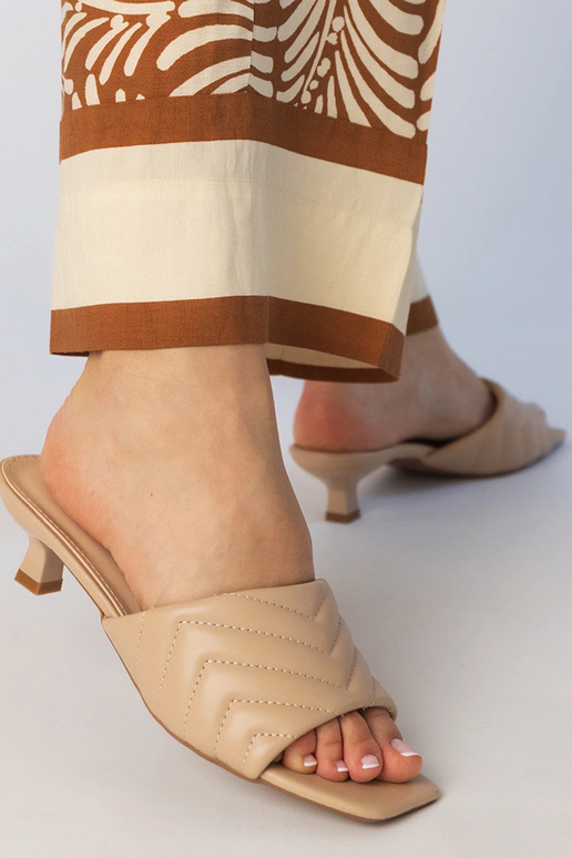 Chaussons sable à petit talon, «...