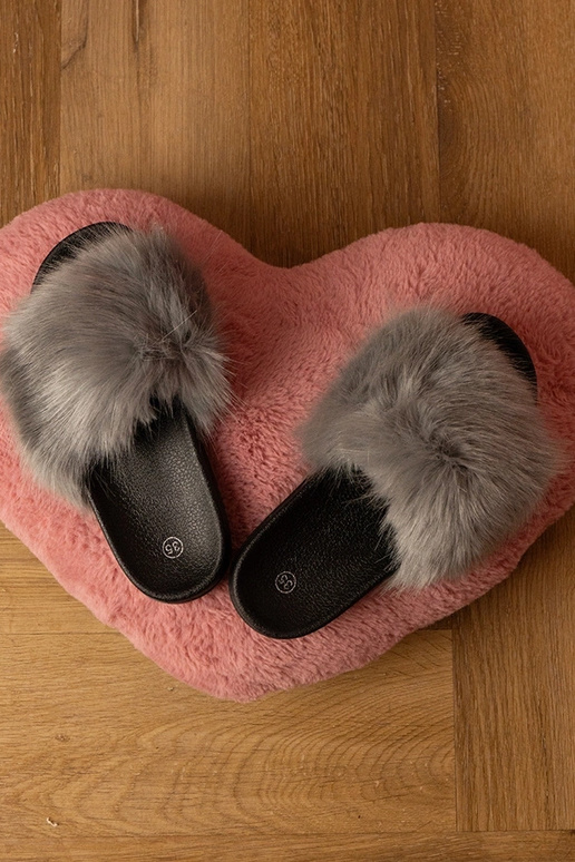 Pantoufles grises pour enfants avec... Pantoufles grises pour enfants avec...