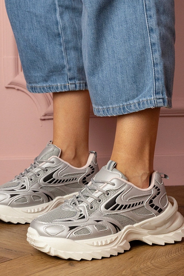 Baskets argentées pour femmes à plateforme stylée Carina