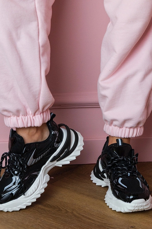 Baskets noires pour femmes sur... Baskets noires pour femmes sur...