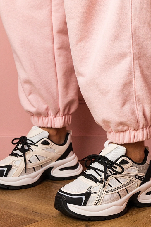 Baskets noir et blanc pour femmes sur... Baskets noir et blanc pour femmes sur...