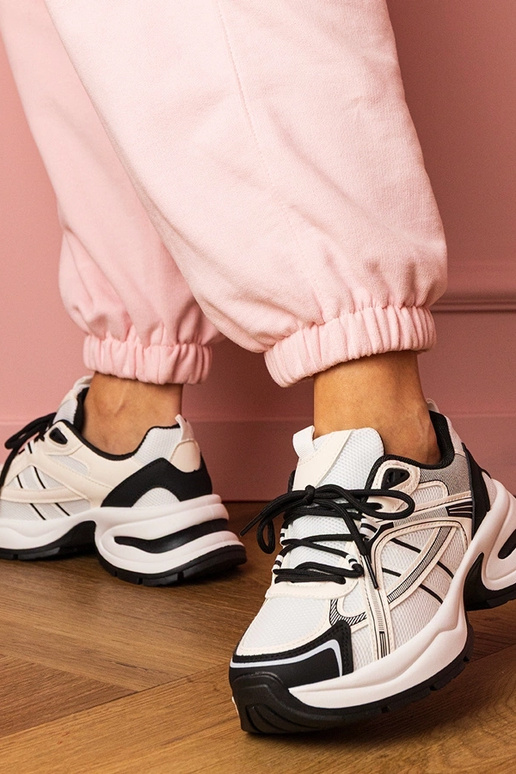 Baskets noir et blanc pour femmes sur... Baskets noir et blanc pour femmes sur...