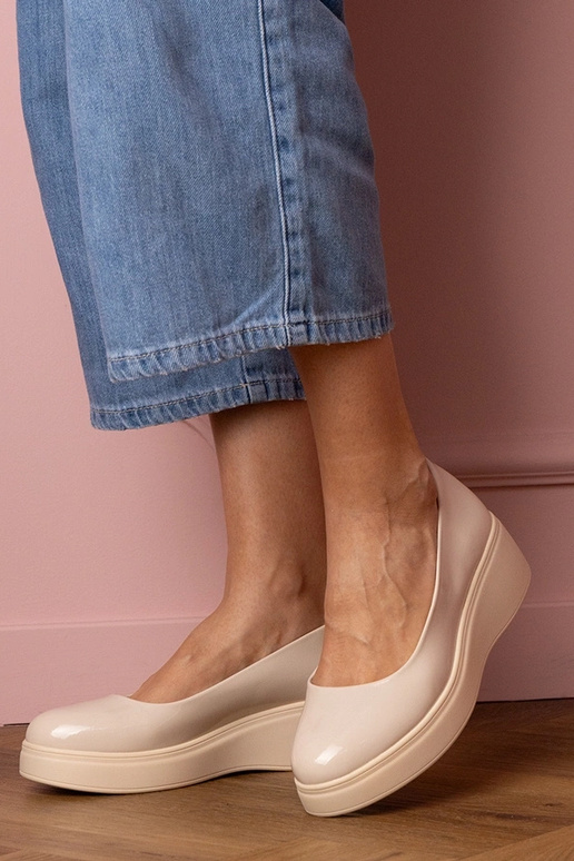 Mocassins couleur sable laqués pour... Mocassins couleur sable laqués pour...