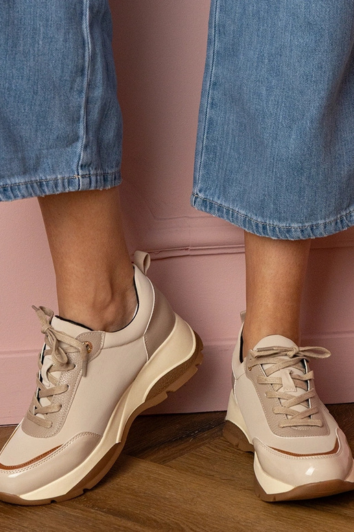 Chaussures de sport couleur sable... Chaussures de sport couleur sable...