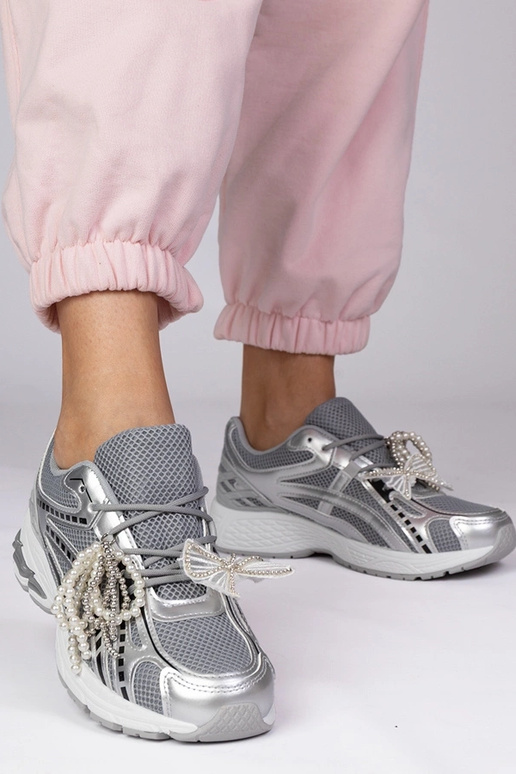 Baskets argentées avec décorations...