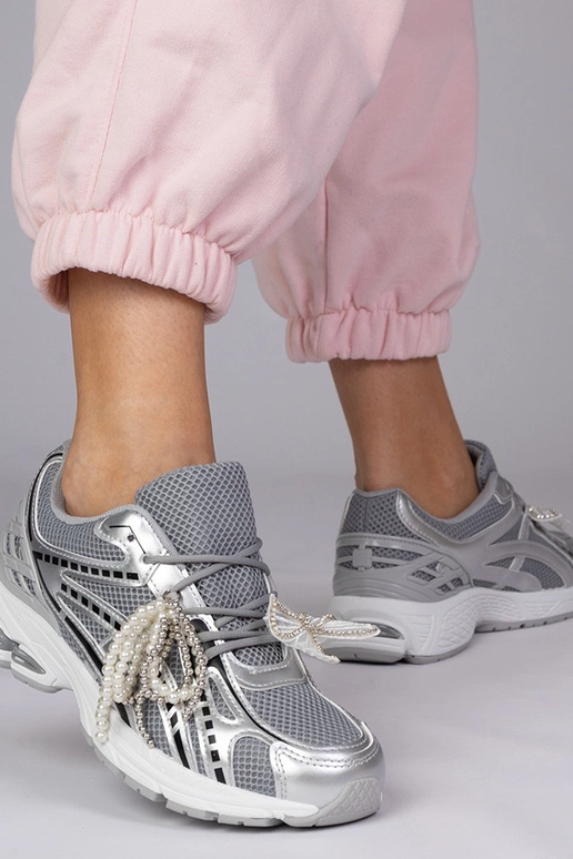 Baskets argentées avec décorations...