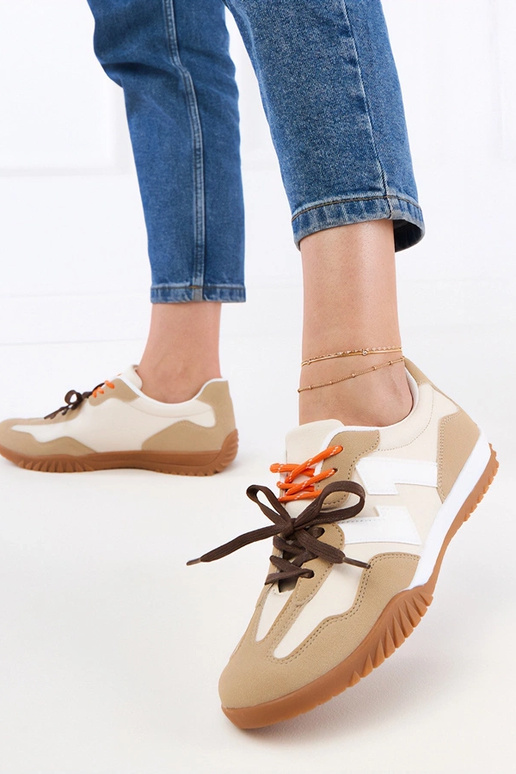 Baskets couleur sable avec lacets...