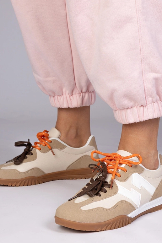 Baskets couleur sable avec lacets...