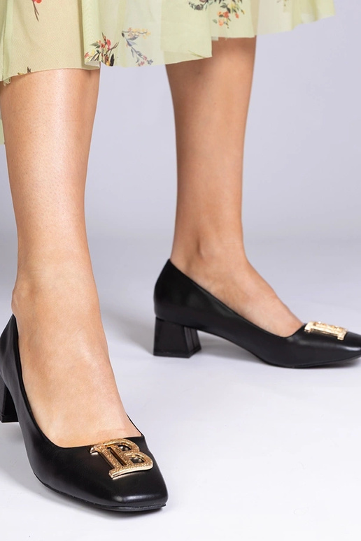 Escarpins noirs à talon bas avec...