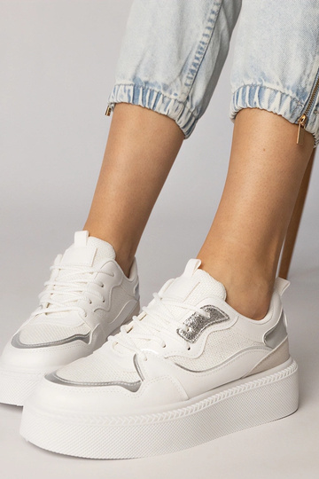 Baskets de sport blanches... 2