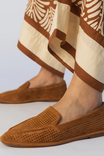 Mocassins ajourés noirs en simili daim, « Stanila »