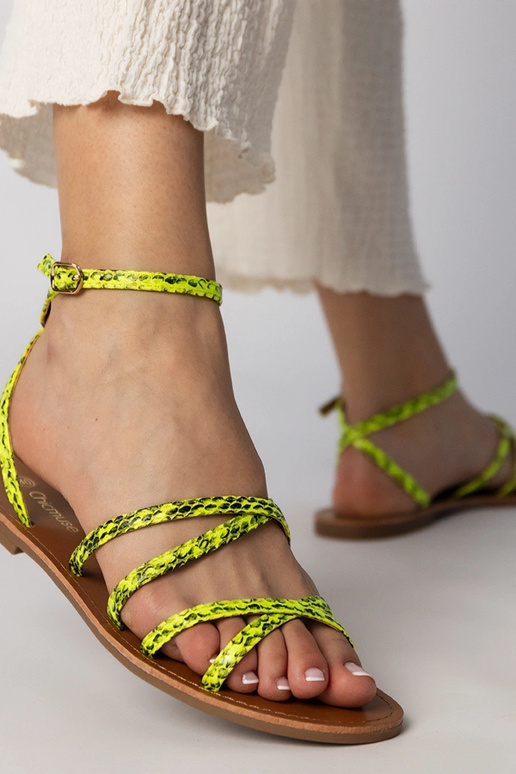 Sandales jaunes à semelle plate, «...