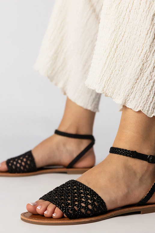 Sandales noires tressées à semelle...