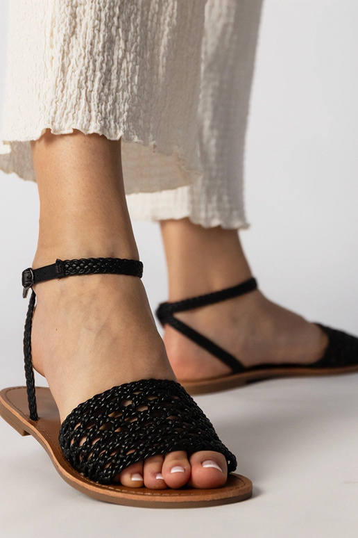 Sandales noires tressées à semelle...