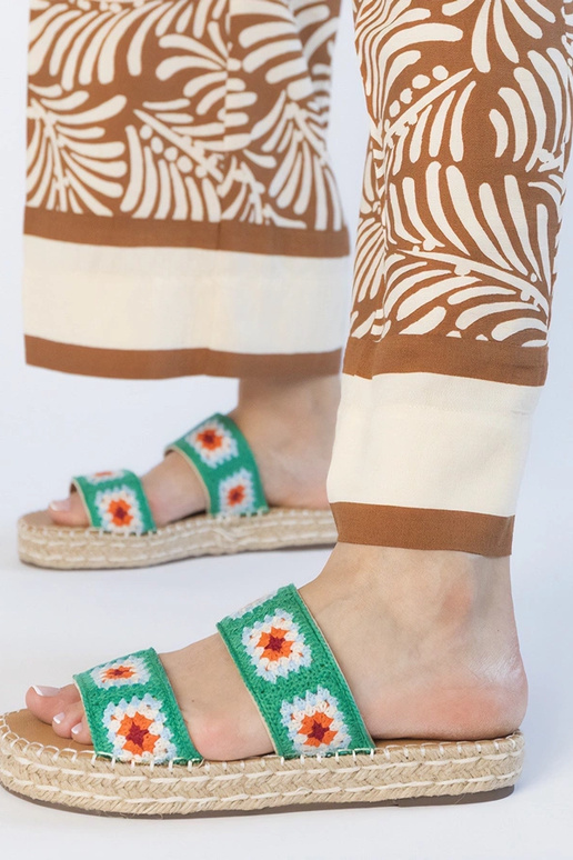 Chaussons de type espadrilles vertes...