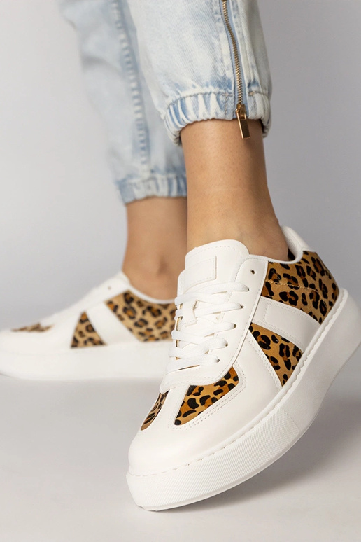 Baskets de sport blanches à motif...