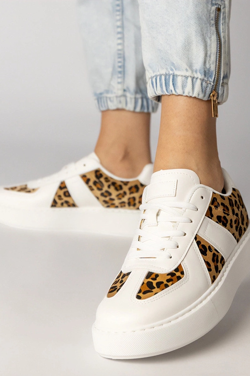 Baskets de sport blanches à motif...