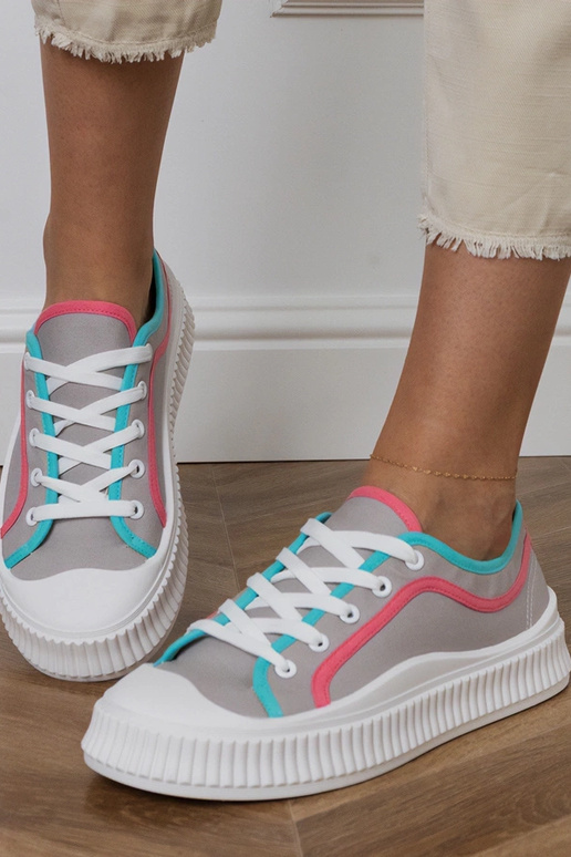 Baskets grises à plateforme pour...