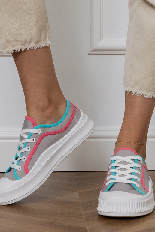 Baskets grises à plateforme pour...