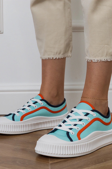 Baskets bleues à plateforme...