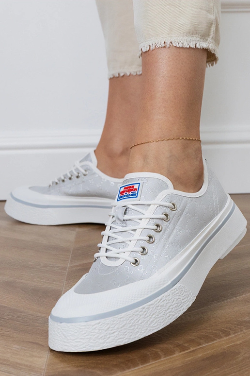 Baskets grises à plateforme pour...