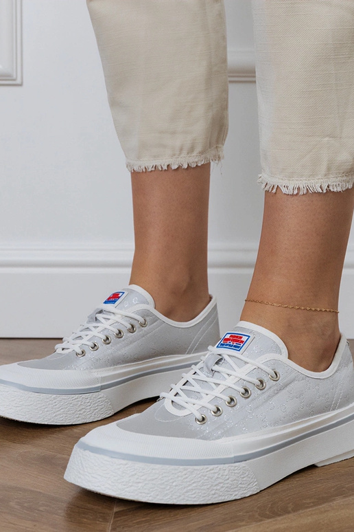 Baskets grises à plateforme pour...