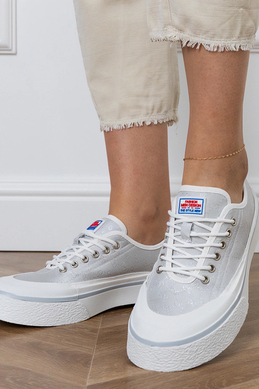 Baskets grises à plateforme pour...