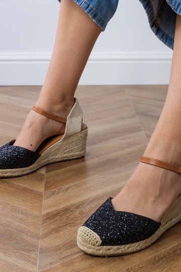 Sandales noires brillantes...