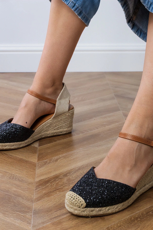 Sandales noires brillantes sur...