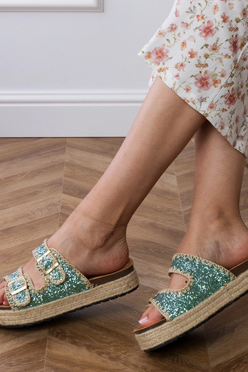 Chaussons verts de type espadrilles avec paillettes et boucles, « Induri » 2