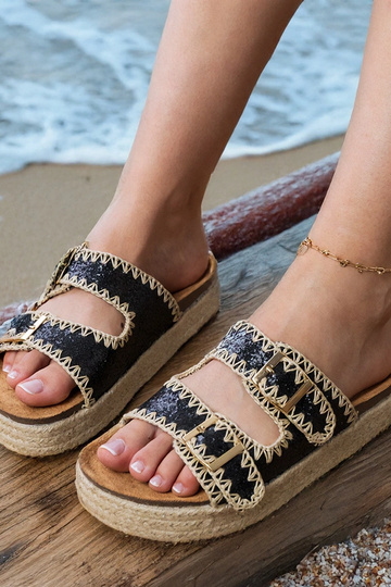 Chaussons noirs de type espadrilles avec paillettes et boucles, « Induri » 2